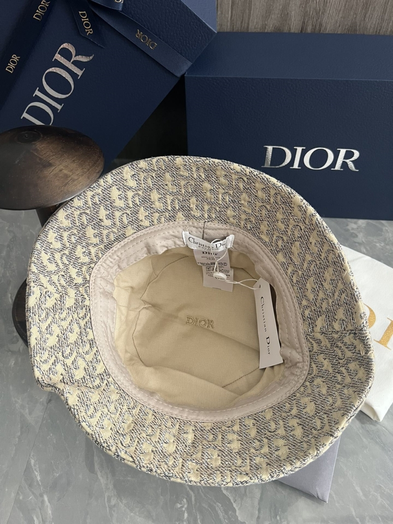 CHRISTIAN DIOR